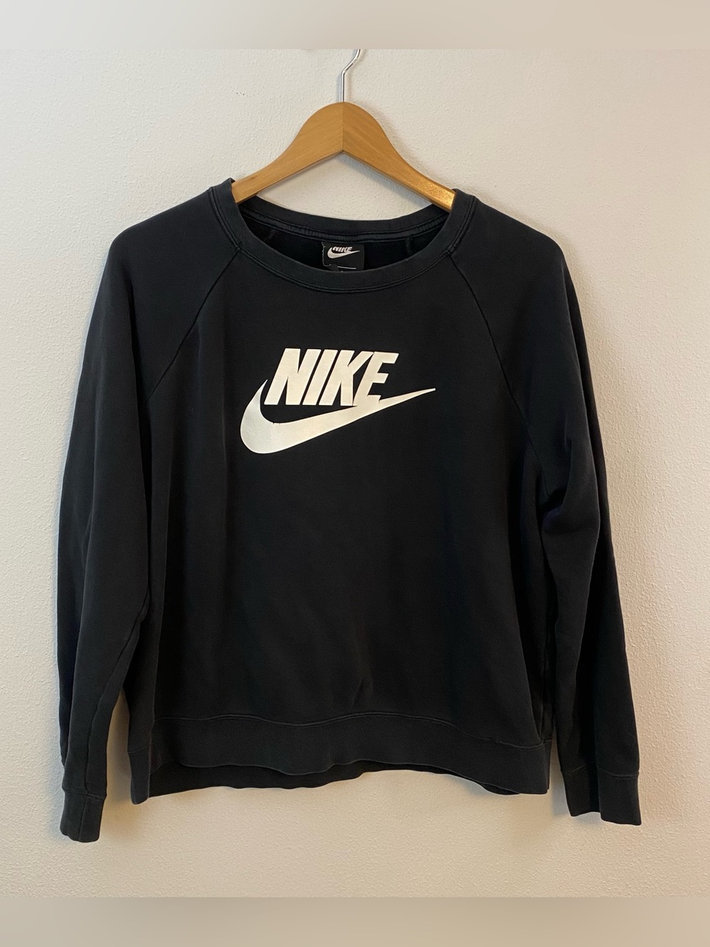 Nike Black and White Crewneck‎ Pullover Women’s Large